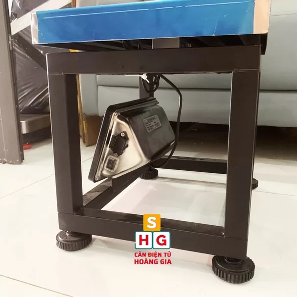 Cân ghế điện tử 200kg Đầu UPE 30x40 cm - Cân Công Nghiệp - Cân điện tử Hoàng Gia | Uy tín 10+ năm, Uy Tín, Giá Tốt Sạc 220V cân ghế điện tử 200kg đầu UPE