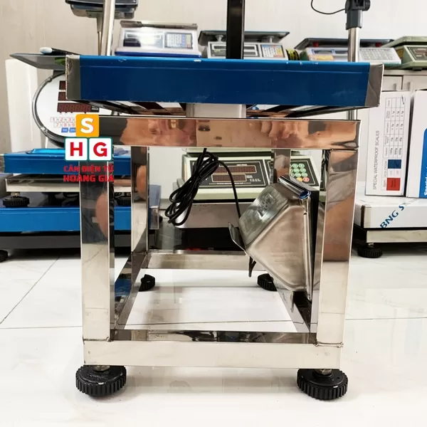 Bên hông kích thước 30cm giúp cân cân đối bên hông cân ghế điện tử 30cm