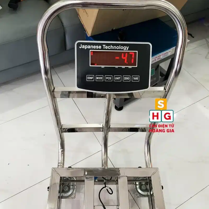 Cân Bàn Điện Tử Gắn Bánh Xe 500kg 8201 Japan - INOX 304 - Khung bàn 50x60cm - Cân điện tử Hoàng Gia | Uy tín 10+ năm, Uy Tín, Giá Tốt Đầu cân 8201 Japan cân bàn điện tử gắn bánh xe