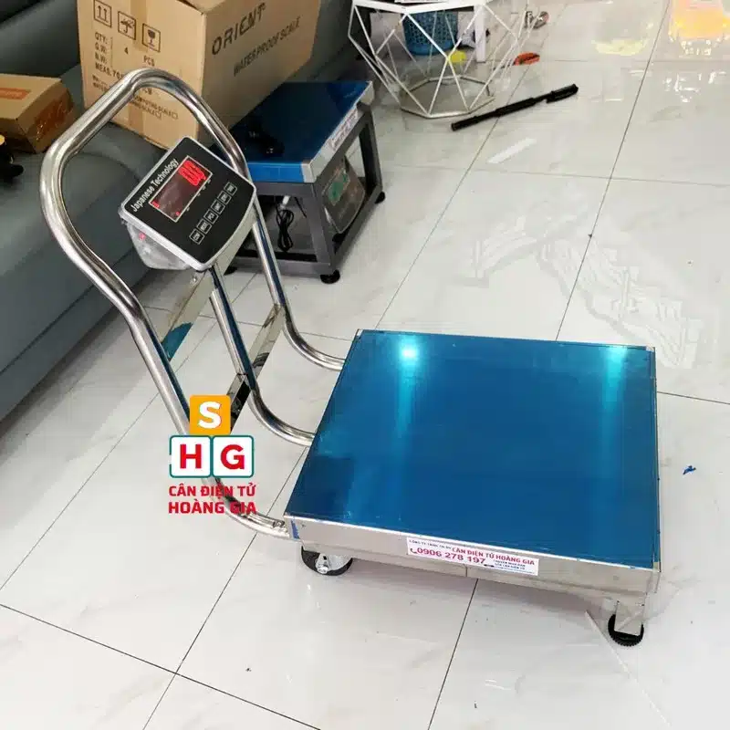 Cân Bàn Điện Tử Gắn Bánh Xe 500kg 8201 Japan - INOX 304 - Khung bàn 50x60cm - Cân điện tử Hoàng Gia | Uy tín 10+ năm, Uy Tín, Giá Tốt Khung inox 304 cân bàn điện tử gắn bánh xe 500kg